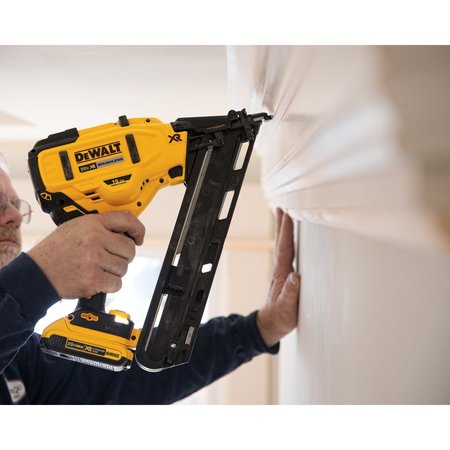 Dewalt 20V MAX* XR(R) 15 GA Cordless Angled Finish Nailer Kit DCN650D1