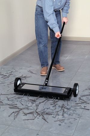 Zoro Select SWEEPER MAGNETIC 27 IN W AL 3KNH8