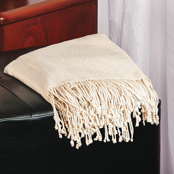 Aus Vio Throw, Silk, Cream BM12124