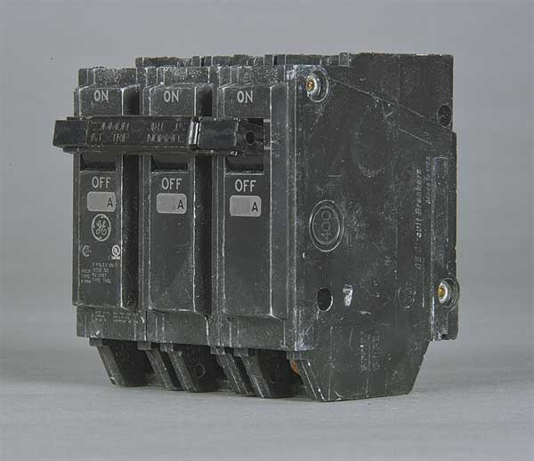 Ge Molded Case Circuit Breaker, THQL Series 20A, 3 Pole, 240V AC THQL32020
