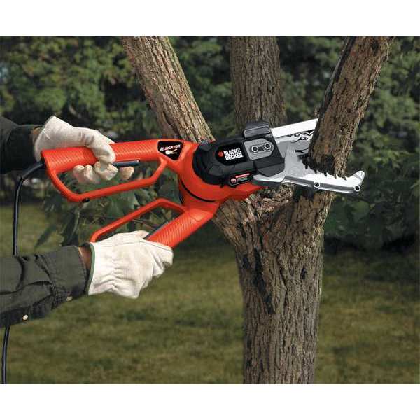 Black & Decker LP1000 Alligator Lopper 4.5 Amp Electric Corded Saw Chainsaw  Used